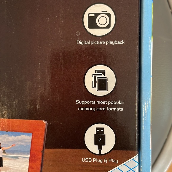 New Synaps 7-inch Digital Photo Frame with Photo Frame, AC Power Adapter, Manual - Picture 6 of 7